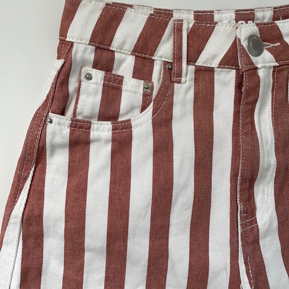 Vintage High Rise Mom Jeans Shorts Urban Planet 3 - Picture 6 of 6